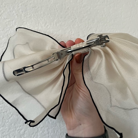 Elegant Cream Hair Bow with Black Trim - Picture 3 of 5